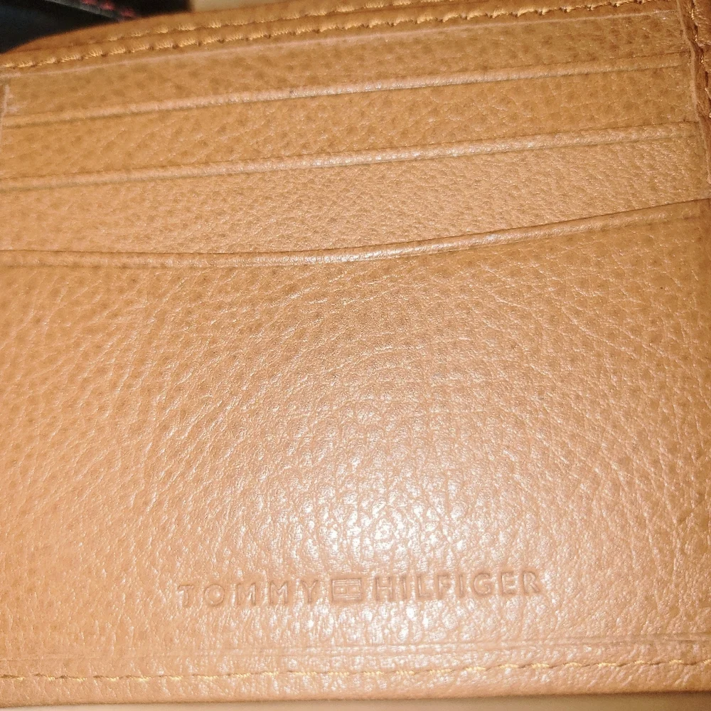 Tommy Hilfiger Tan Leather Wallet with Signature Stripe & Bonus Valet NIB